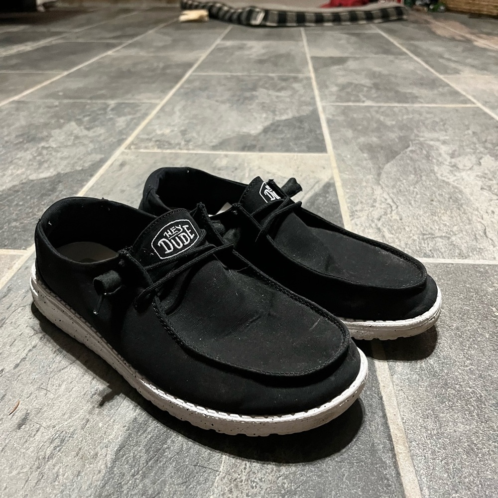 Woman’s Black HeyDudes Size 9